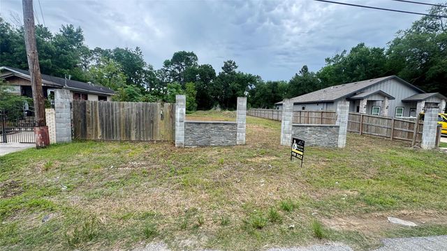 9016 Sherburne Street, Houston, TX 77016