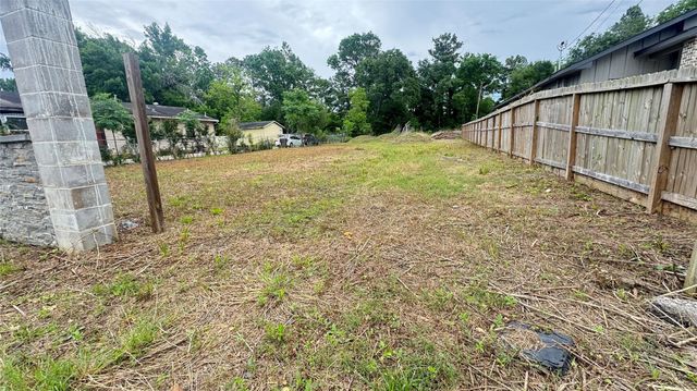9016 Sherburne Street, Houston, TX 77016