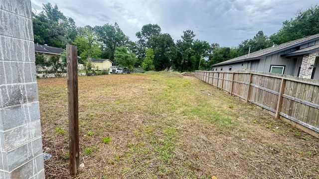 9016 Sherburne Street, Houston, TX 77016