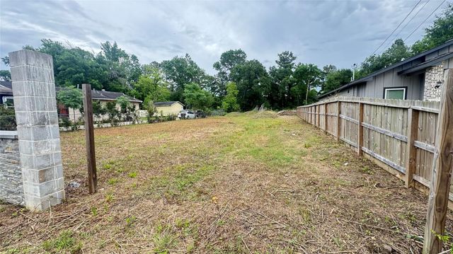 9016 Sherburne Street, Houston, TX 77016
