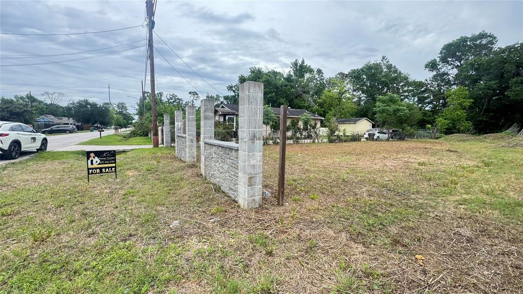 9016 Sherburne Street, Houston, TX 77016