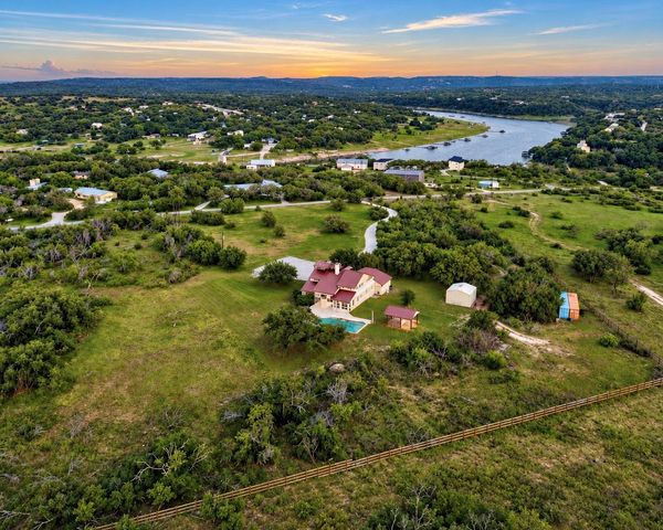 312 Paleface Point Dr, Spicewood, TX 78669