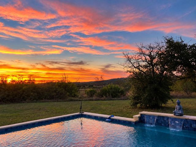 312 Paleface Point Dr, Spicewood, TX 78669