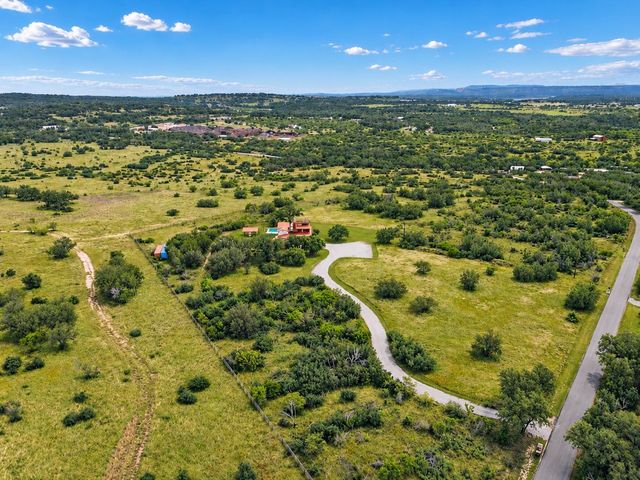 312 Paleface Point Dr, Spicewood, TX 78669