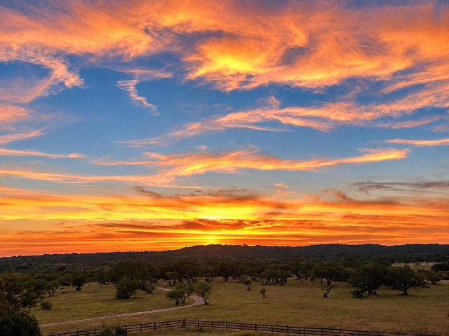 312 Paleface Point Dr, Spicewood, TX 78669