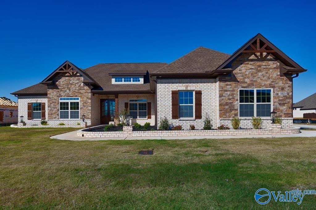 13786 Goff Drive, Athens, AL 35611