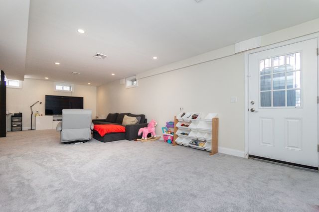 51 Phillips 51, Watertown, MA 02472