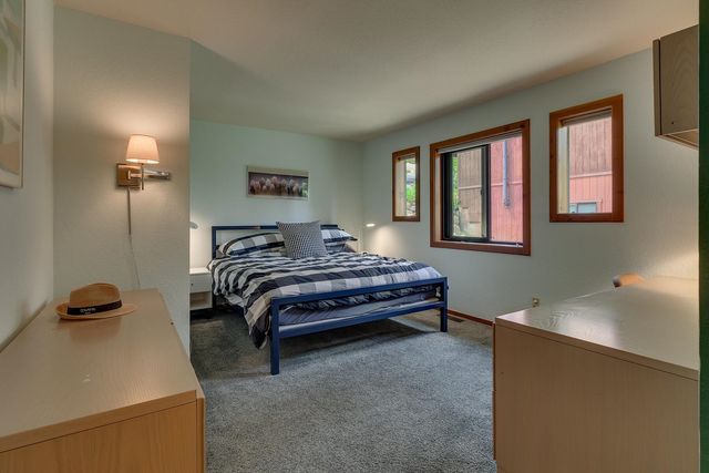 11615 Rhineland Avenue, Truckee, CA 96161