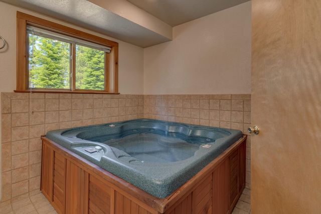 11615 Rhineland Avenue, Truckee, CA 96161