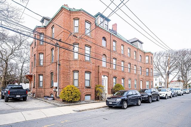 86 Walnut St 3, Boston, MA 02122