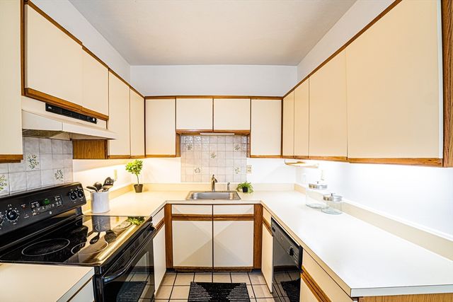 86 Walnut St 3, Boston, MA 02122