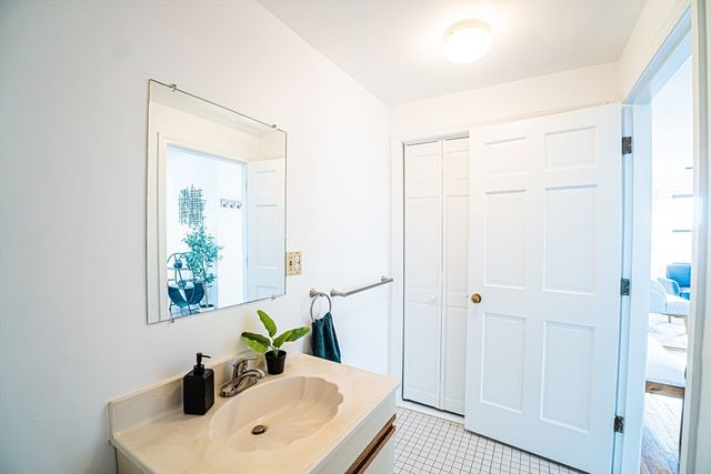 86 Walnut St 3, Boston, MA 02122