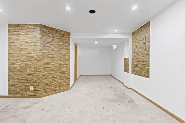 2490 DECKNER AVENUE, Green Bay, WI 54302