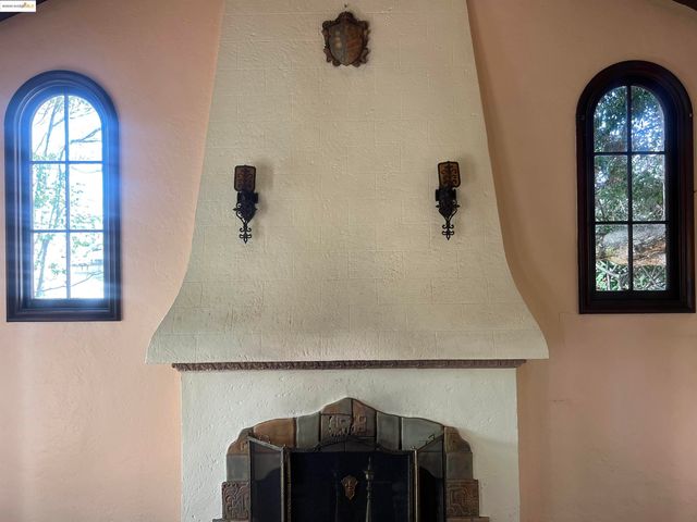 6000 N Rockridge Blvd, Oakland, CA 94618