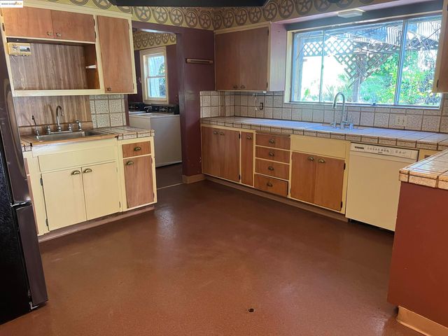 6000 N Rockridge Blvd, Oakland, CA 94618