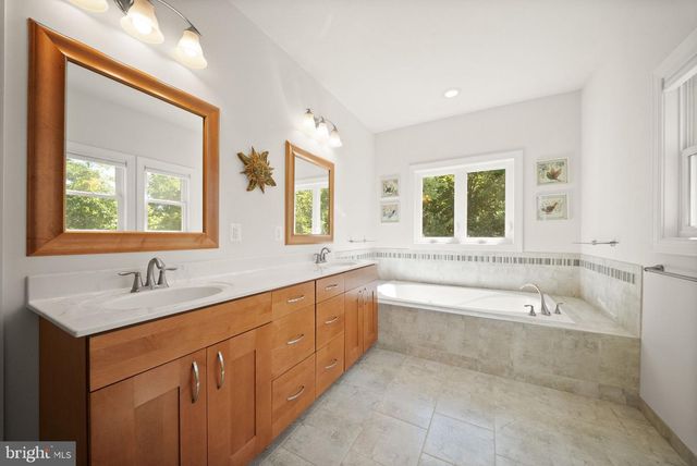 11677 KAHNS RD, Manassas, VA 20112