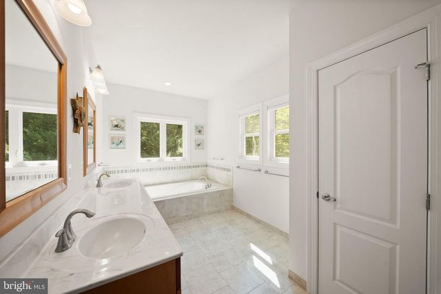 11677 KAHNS RD, Manassas, VA 20112