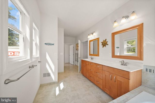 11677 KAHNS RD, Manassas, VA 20112