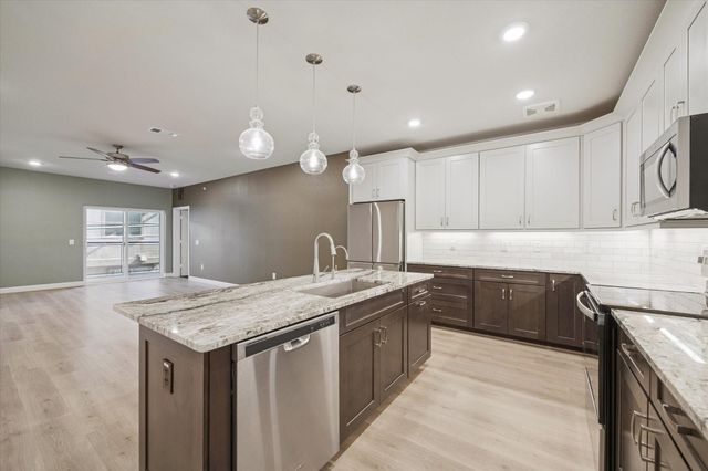 6804 Westview Drive 2205, Houston, TX 77055