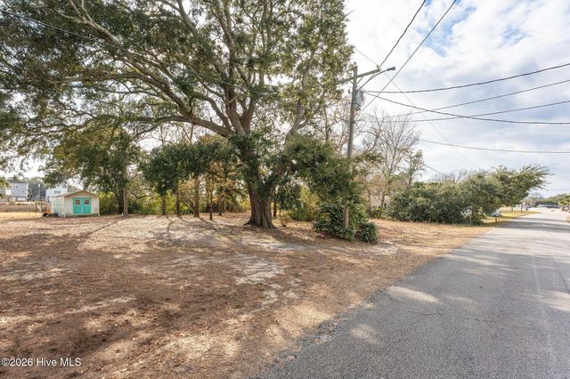 144 Atkinson Point Road, Holly Ridge, NC 28445