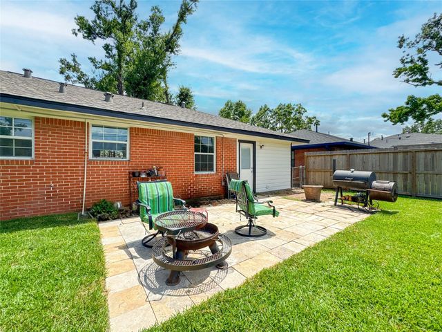2302 Hewitt Drive, Houston, TX 77018