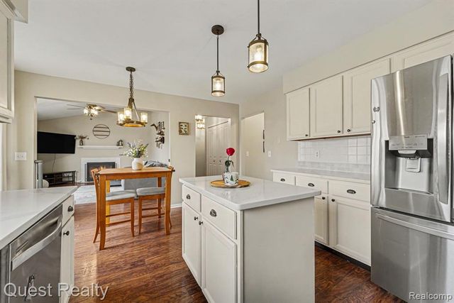 491 River Ridge Drive, Waterford, MI 48327