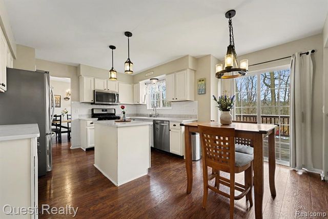 491 River Ridge Drive, Waterford, MI 48327