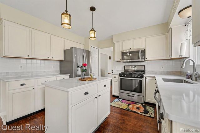 491 River Ridge Drive, Waterford, MI 48327