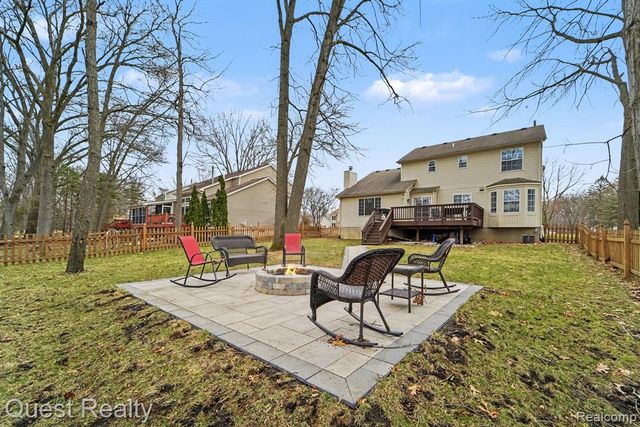 491 River Ridge Drive, Waterford, MI 48327