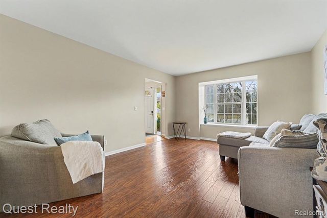 491 River Ridge Drive, Waterford, MI 48327