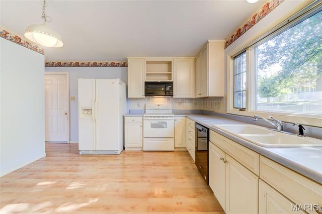 11880 Archerton Drive, Bridgeton, MO 63044