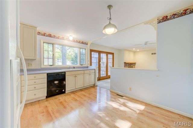 11880 Archerton Drive, Bridgeton, MO 63044
