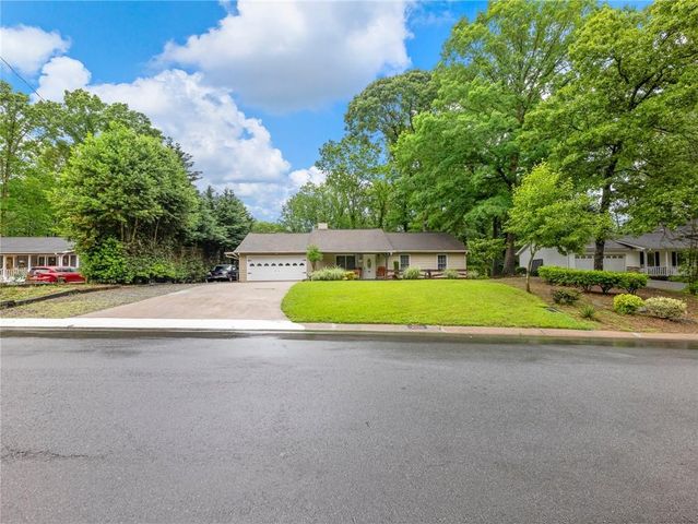 2956 Springlake Drive, Buford, GA 30519