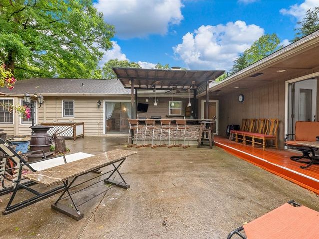 2956 Springlake Drive, Buford, GA 30519