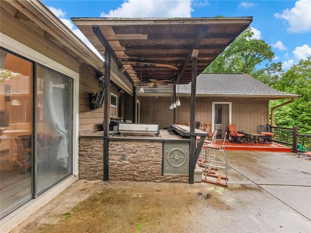 2956 Springlake Drive, Buford, GA 30519
