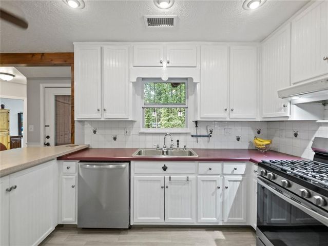 2956 Springlake Drive, Buford, GA 30519