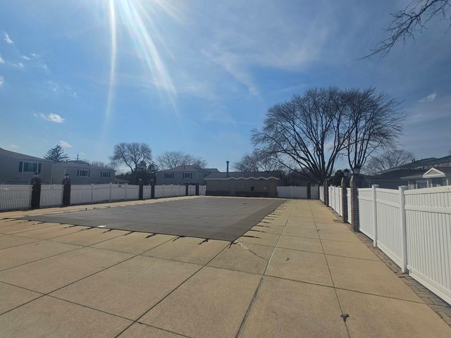 726 E Old Willow Road 104C, Prospect Heights, IL 60070