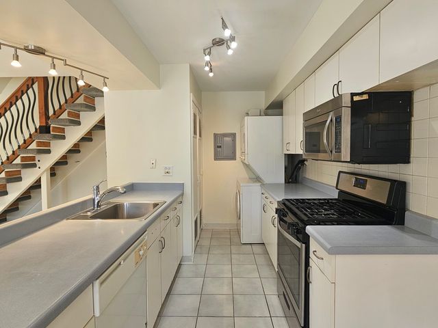 726 E Old Willow Road 104C, Prospect Heights, IL 60070