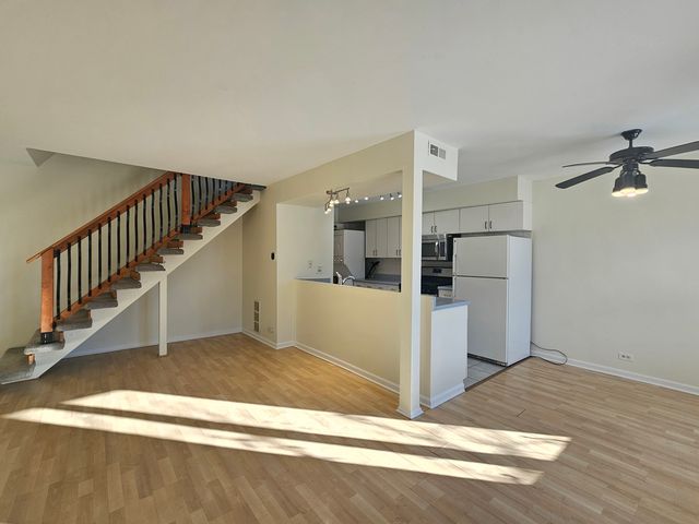 726 E Old Willow Road 104C, Prospect Heights, IL 60070