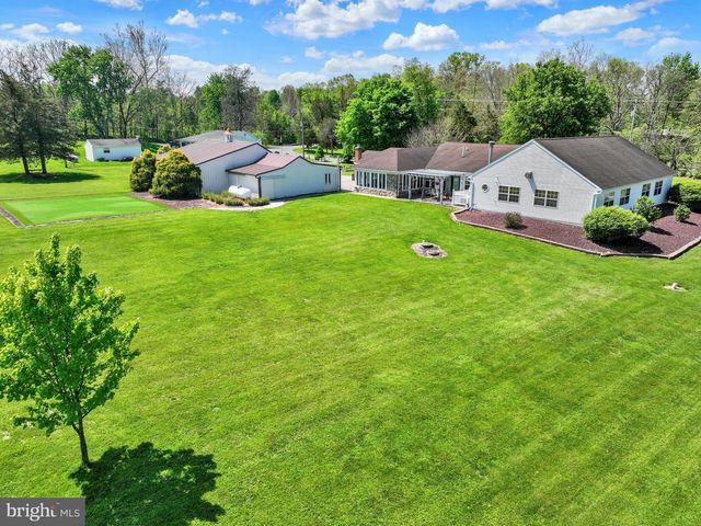 315 700 RD, New Oxford, PA 17350