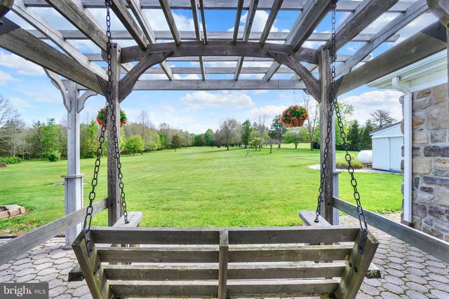 315 700 RD, New Oxford, PA 17350