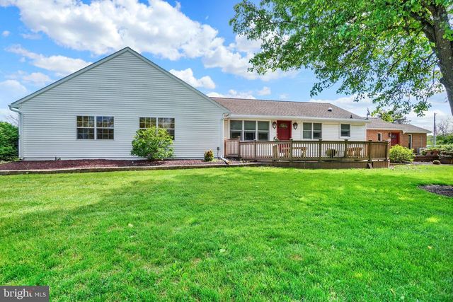 315 700 RD, New Oxford, PA 17350