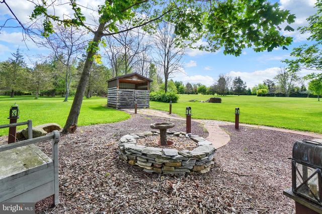 315 700 RD, New Oxford, PA 17350