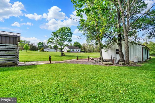 315 700 RD, New Oxford, PA 17350