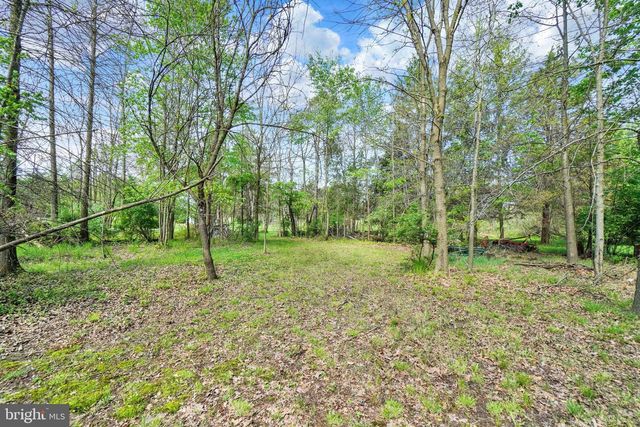 315 700 RD, New Oxford, PA 17350