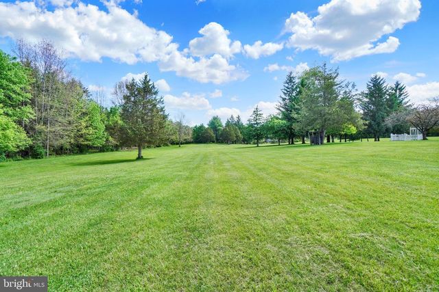 315 700 RD, New Oxford, PA 17350