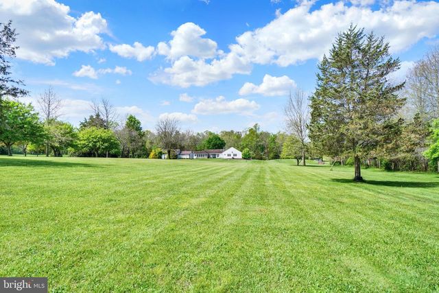 315 700 RD, New Oxford, PA 17350