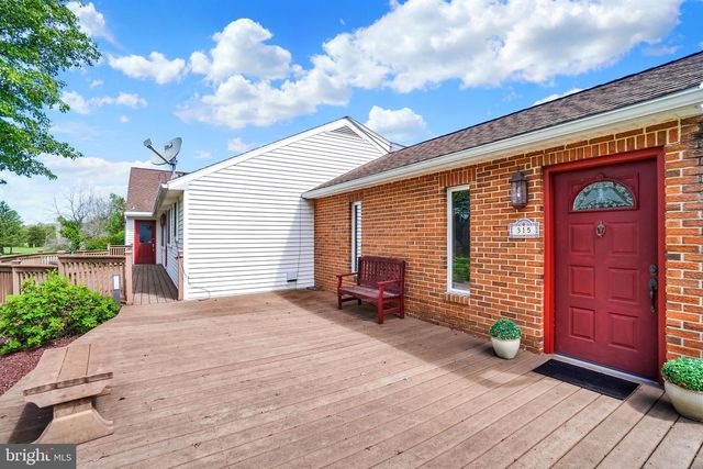 315 700 RD, New Oxford, PA 17350
