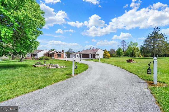 315 700 RD, New Oxford, PA 17350