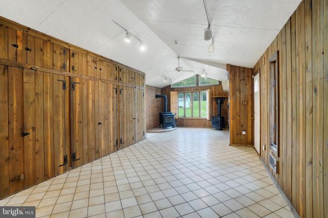 315 700 RD, New Oxford, PA 17350